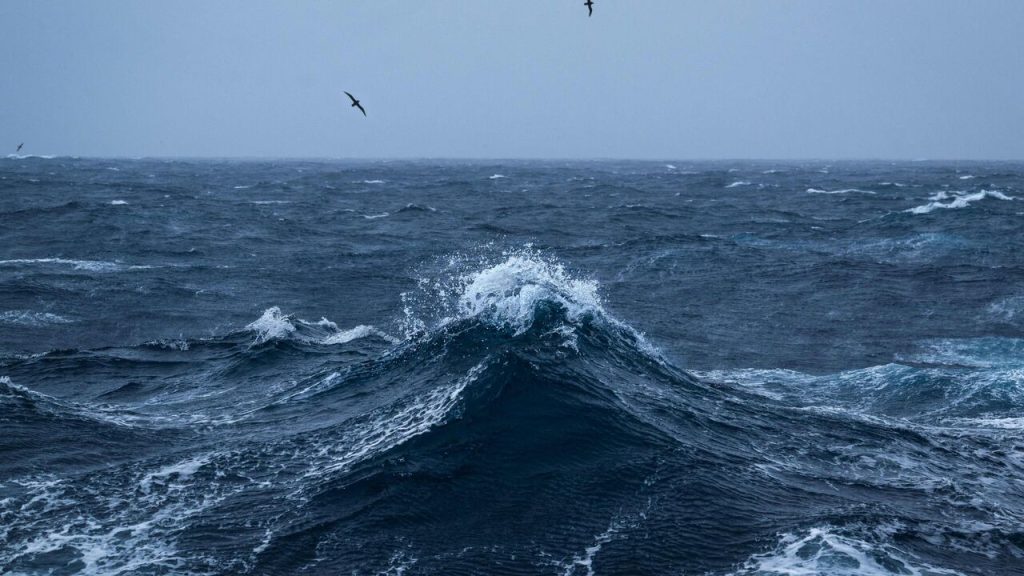 Objevili obří vlny ukryté pod hladinou Atlantského oceánu: 117 milionů let staré tajemství převrací naše chápání klimatu
