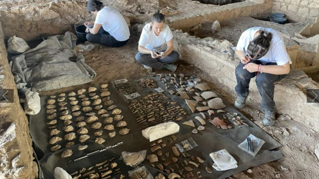 Objev „luxusního“ římského pokladu starého 1800 let: archeologický nález, který mění dějiny lidstva
