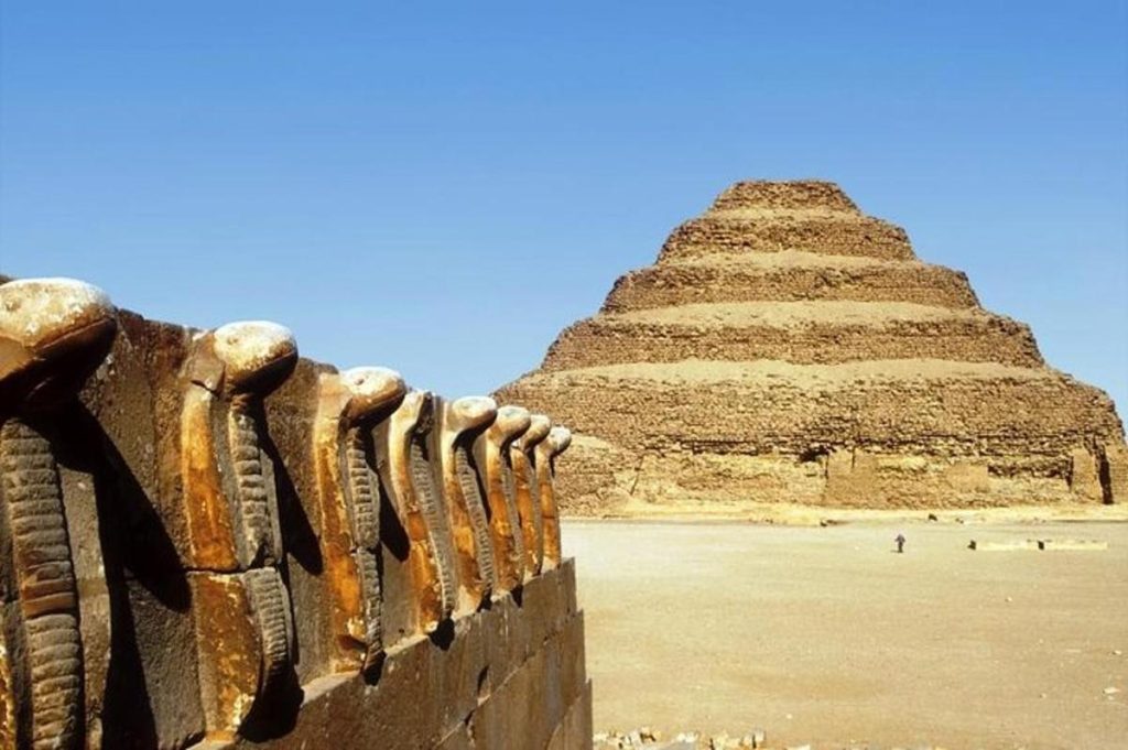 Monumentální objev v Egyptě: za honosnými dveřmi objevena hrobka prince stará 4400 let
