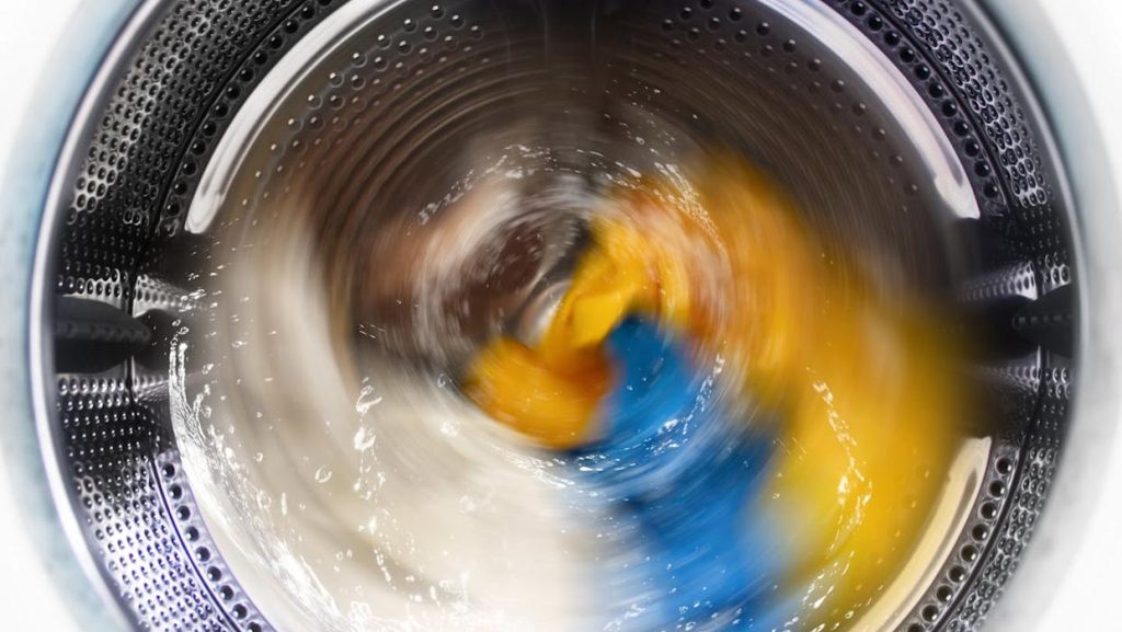 Vkládání citronu do pračky: proč se doporučuje a jak je užitečný