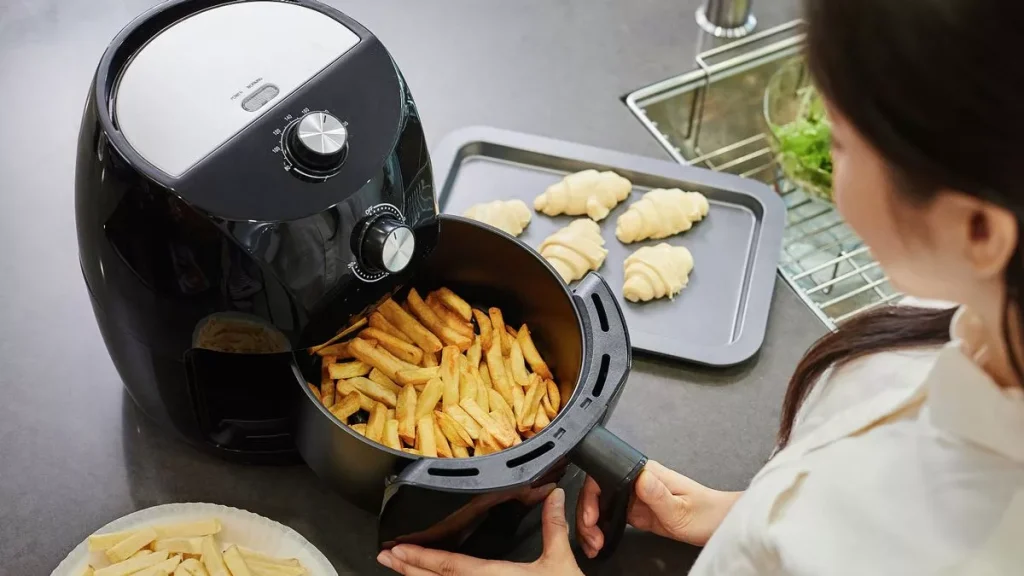 Dostala jsem fritézu. Kdyby mi jen někdo dříve řekl, že do ní nemám dávat pečicí papír.