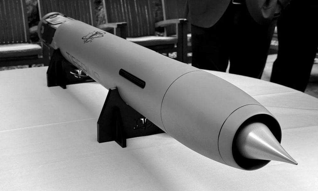 Jedná se o první nadzvukový dělostřelecký granát na světě: rychlost 4322 km/h, dolet 150 km