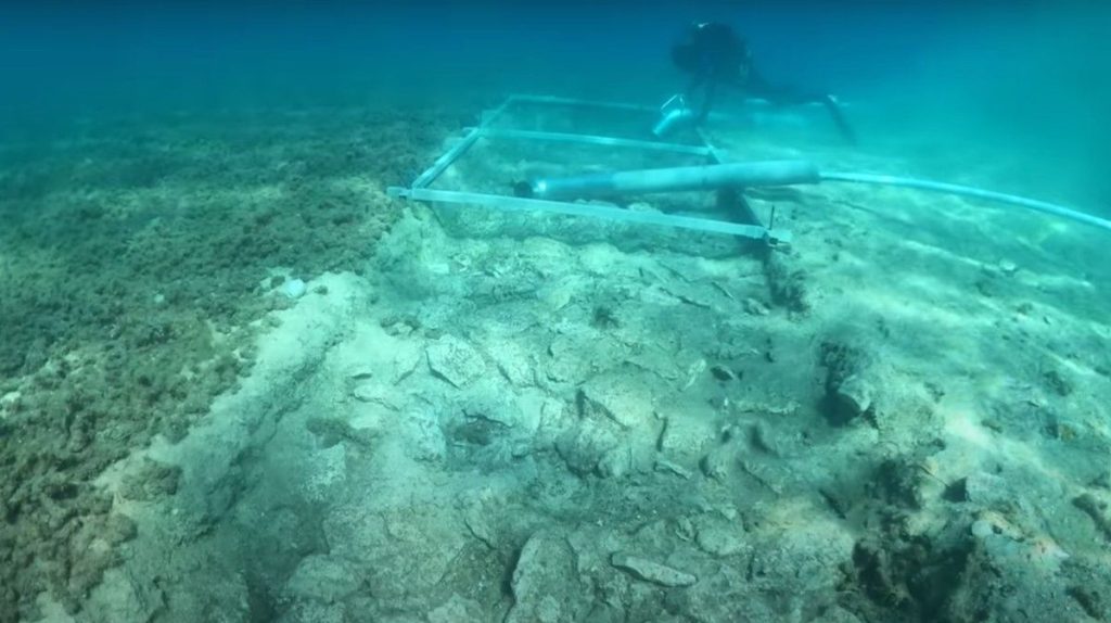 Archeologové se ponořili na dno moře a objevili nečekanou cestu starou 7 000 let