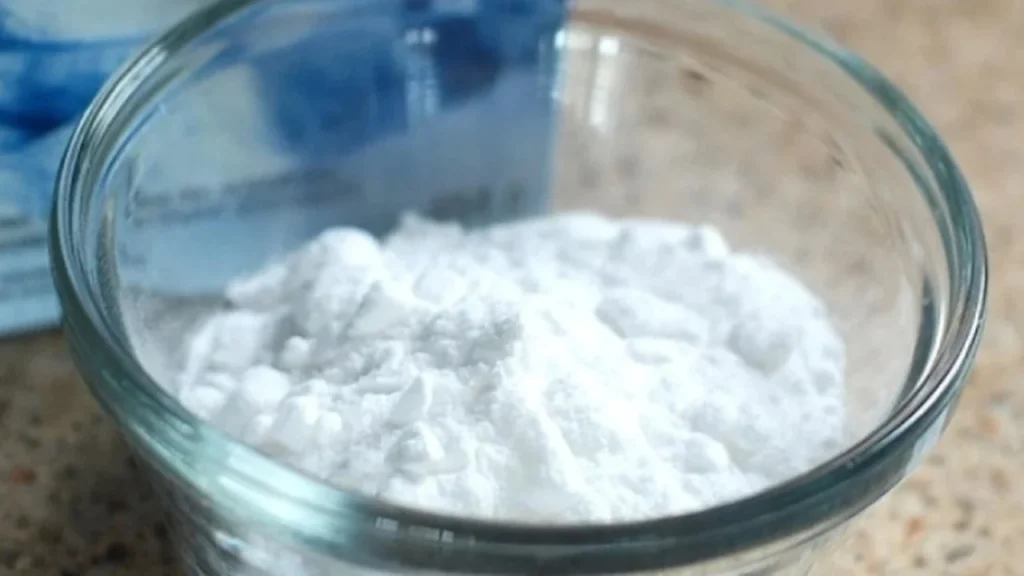 Jak odstranit vodní kámen z kohoutku pomocí plastového víčka a jedné ingredience