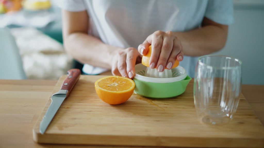 Lékař specializující se na epigenetiku a internista: „Pokud pijete pomerančový džus kvůli vitaminu C, děláte ze sebe hlupáka.“