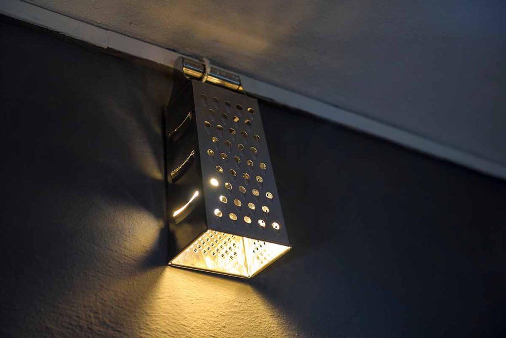 Zrecyklujte staré struhadlo a proměňte ho v úžasnou lampu do obývacího pokoje