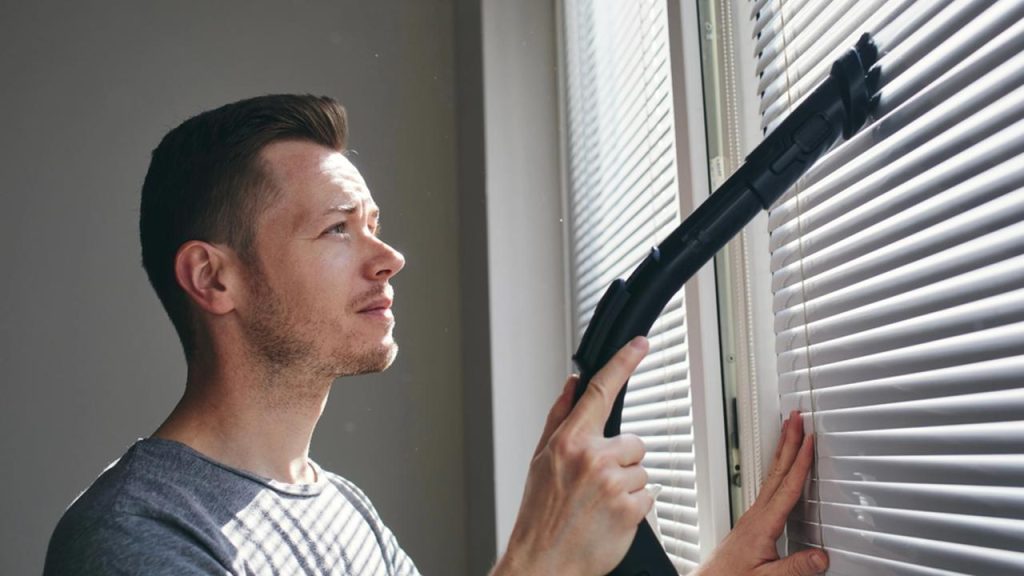 Expert na pořádek a úklid: „Tady jsou nejlepší triky na praní domácích záclon a jejich snadné zavěšení.“