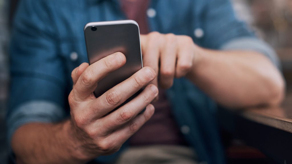 Ten, kdo si schovává starý mobilní telefon, má poklad: proč a k čemu se může hodit