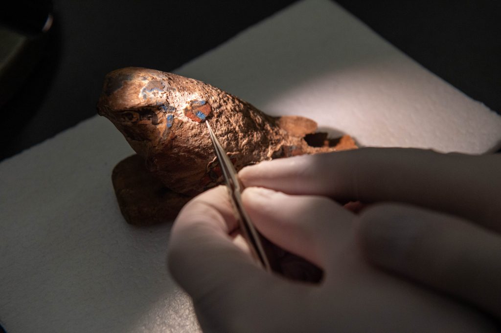 Modré zlato: vědci poprvé v historii znovu vytvořili jeden z nejcennějších a nejžádanějších materiálů starověkého Egypta