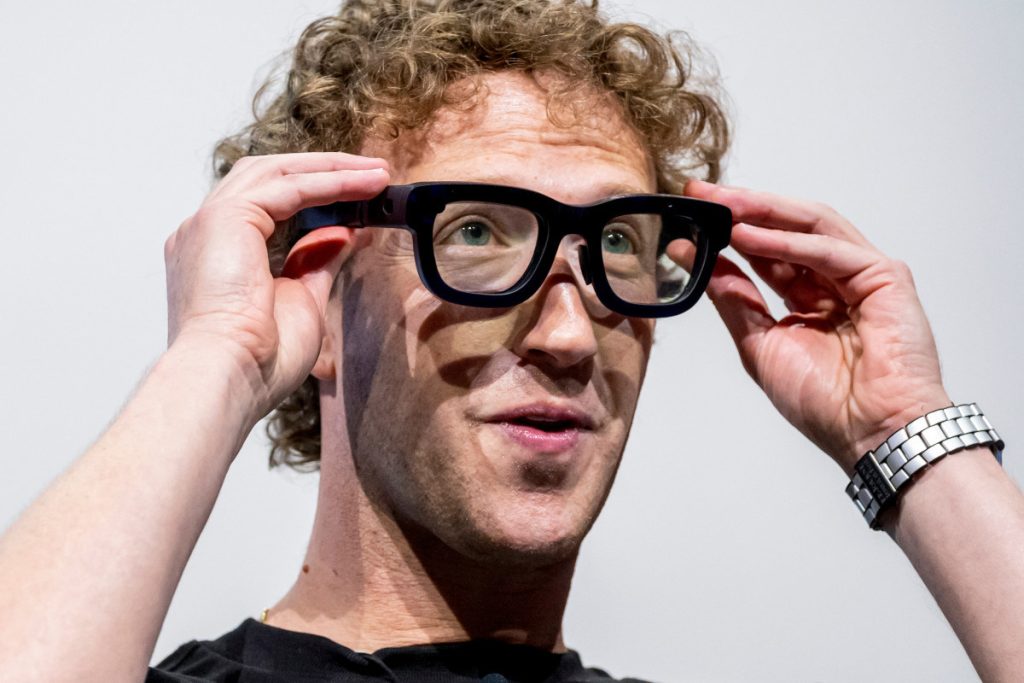 Je to konec smartphonů? Musk, Zuckerberg a Altman ohlašují revoluci