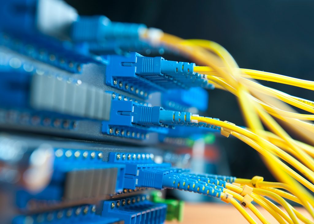 Ne gigabajty nebo megabajty, ale nejrychlejší zaznamenaná rychlost internetu se měří v TBPS a umožňuje stáhnout tisíce gigabajtů za méně než sekundu