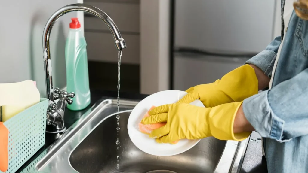 Bez octa a sody. Tak vyčistíte umyvadlo 100krát lépe a potřebné produkty už máte v kuchyni