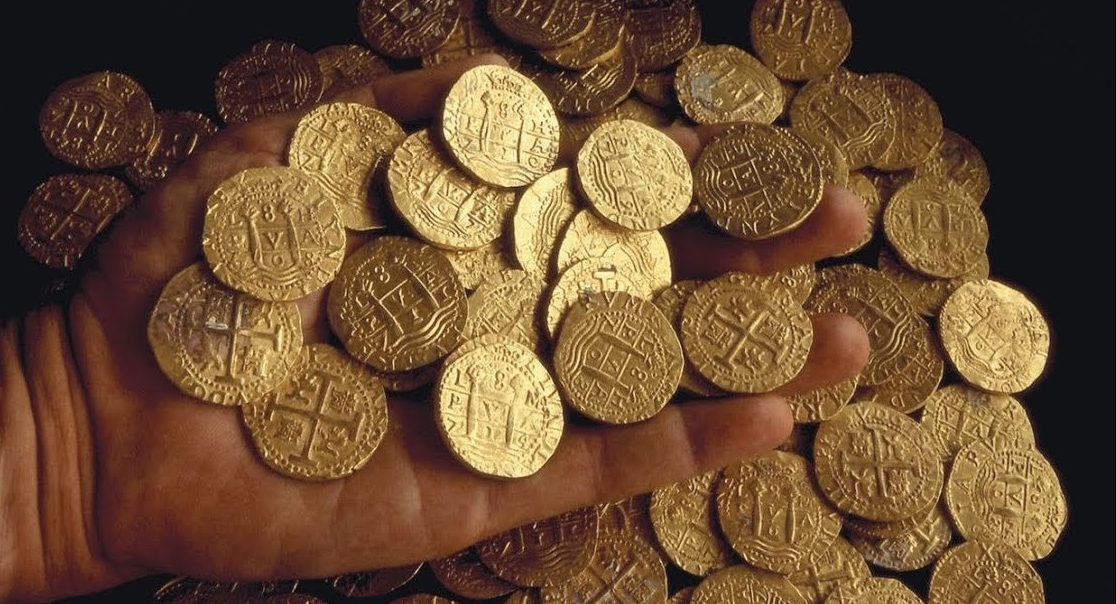 Vědci vytáhli 500 zlatých mincí z „Svatého grálu ztroskotanců“