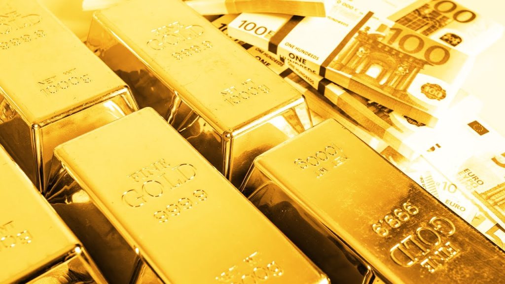 Zlatá horečka: kov předběhl euro jako globální rezervní aktivum. Co za tím stojí?
