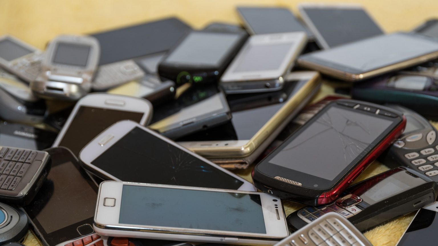 Staré smartphony se vrací do hry. Proměňují se v mikrodatová centra
